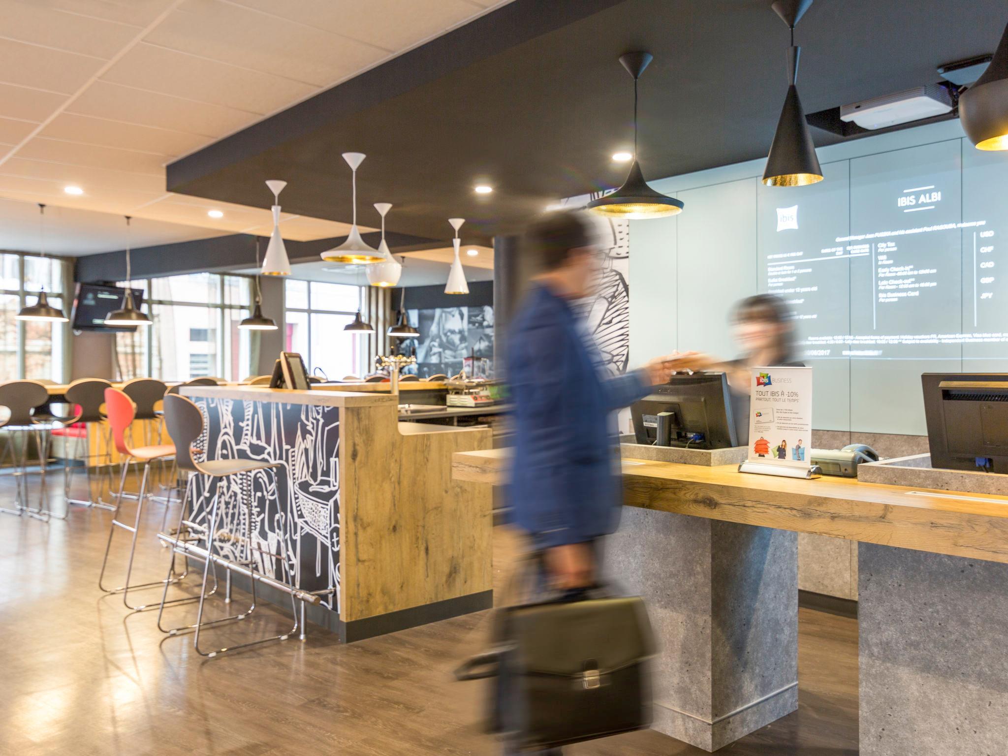 イビス アルビ 写真