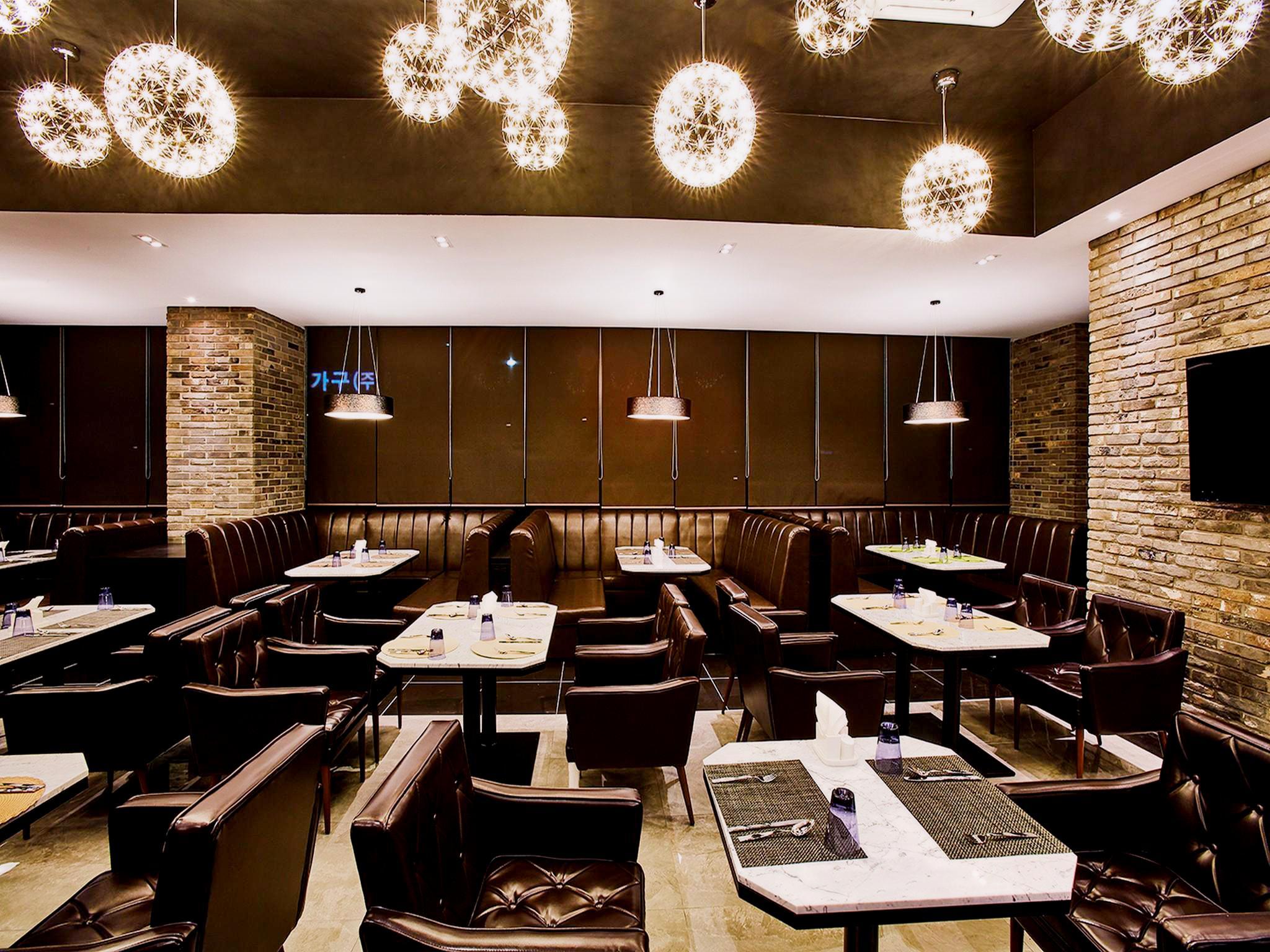 ホテル ウォンテッド 写真