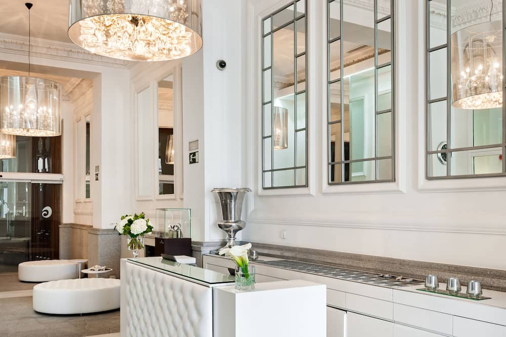 オスペス プエルタ デ アルカラ 写真