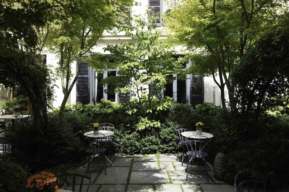 リージェンツ ガーデン アストテル 写真