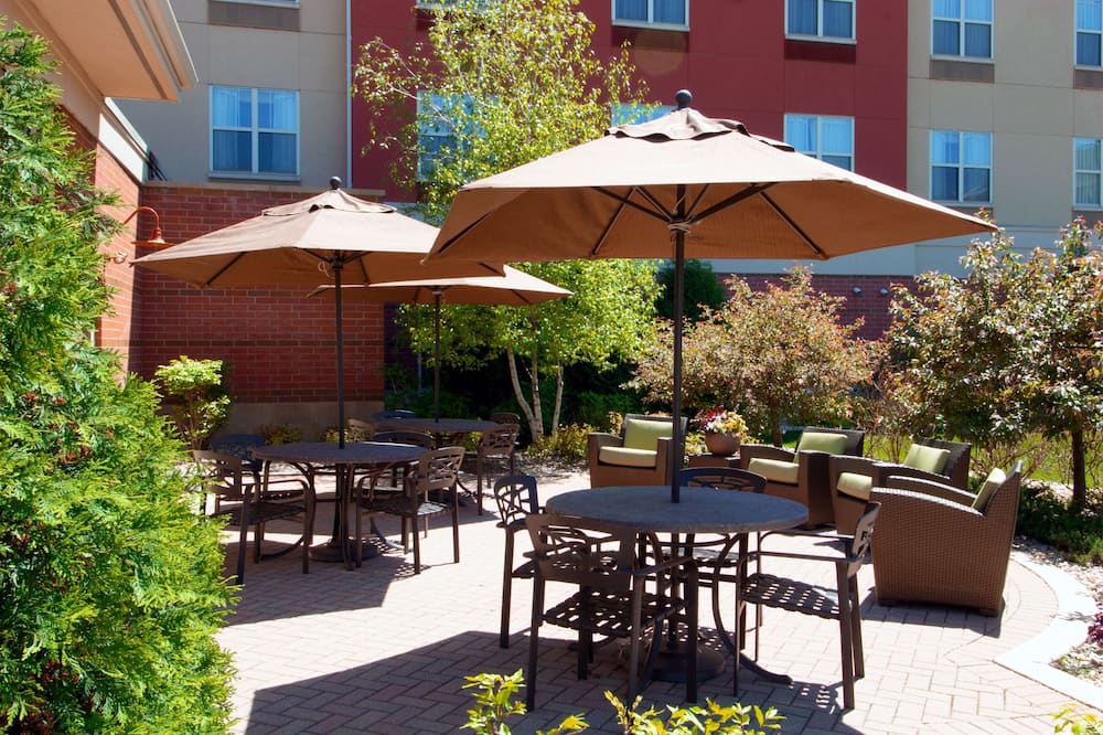 ヒルトン ガーデン イン ロックフォード 写真