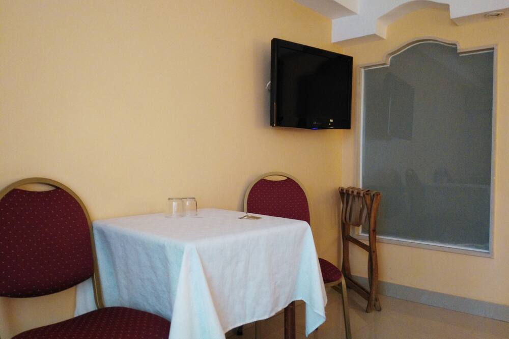 ホテル AYB インターナショナル 写真