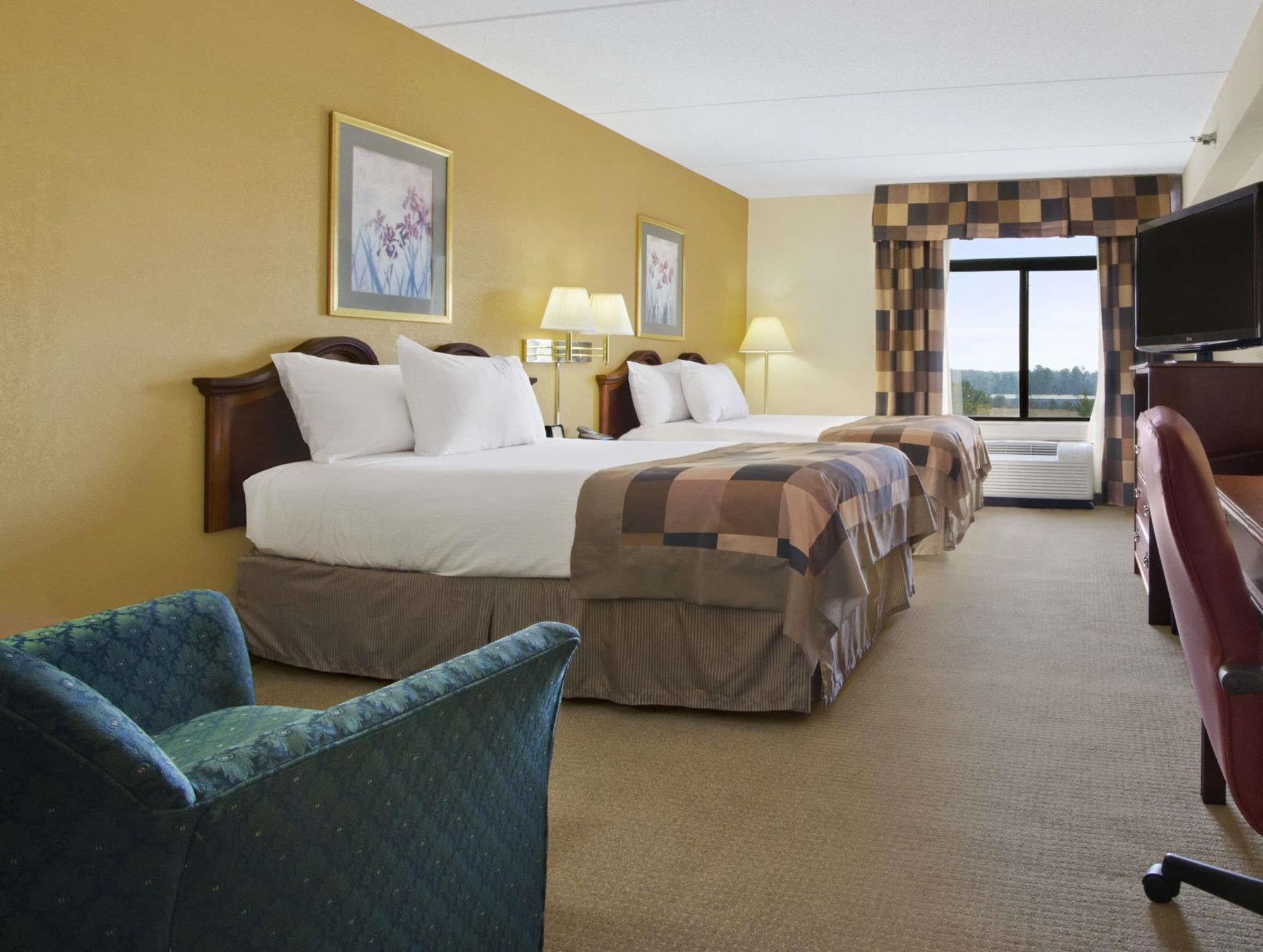 ラ キンタ イン & スイーツ バイ ウィンダム ローリー ダウンタウン ノース 写真