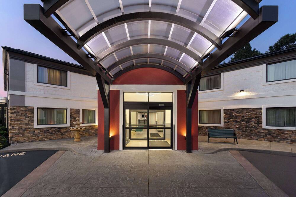 ラ キンタ イン バイ ウィンダム バッファロー エアポート 写真