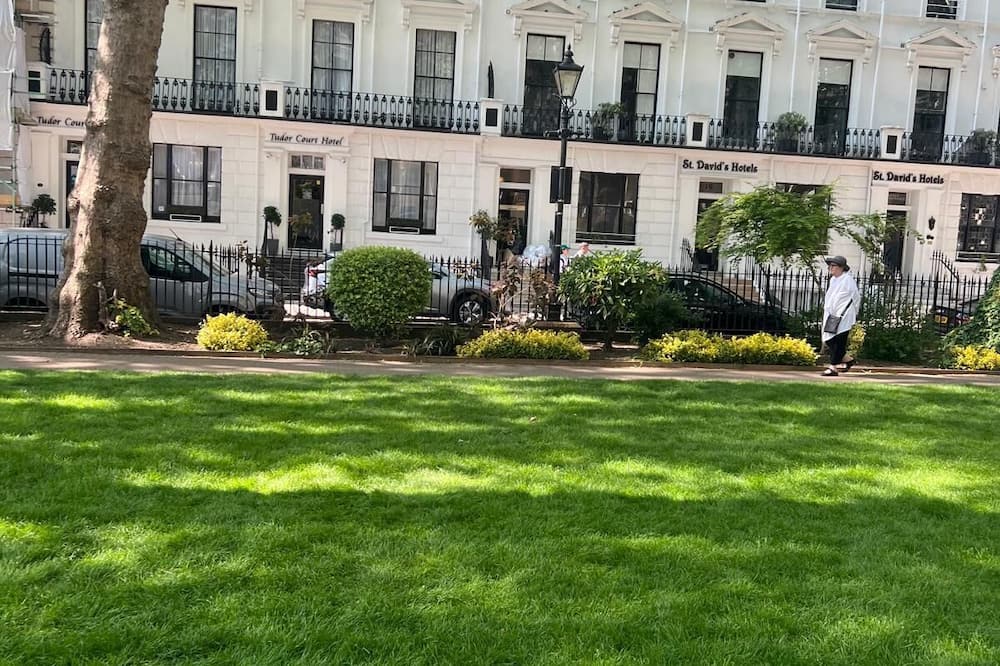 テューダー コート ホテル 写真