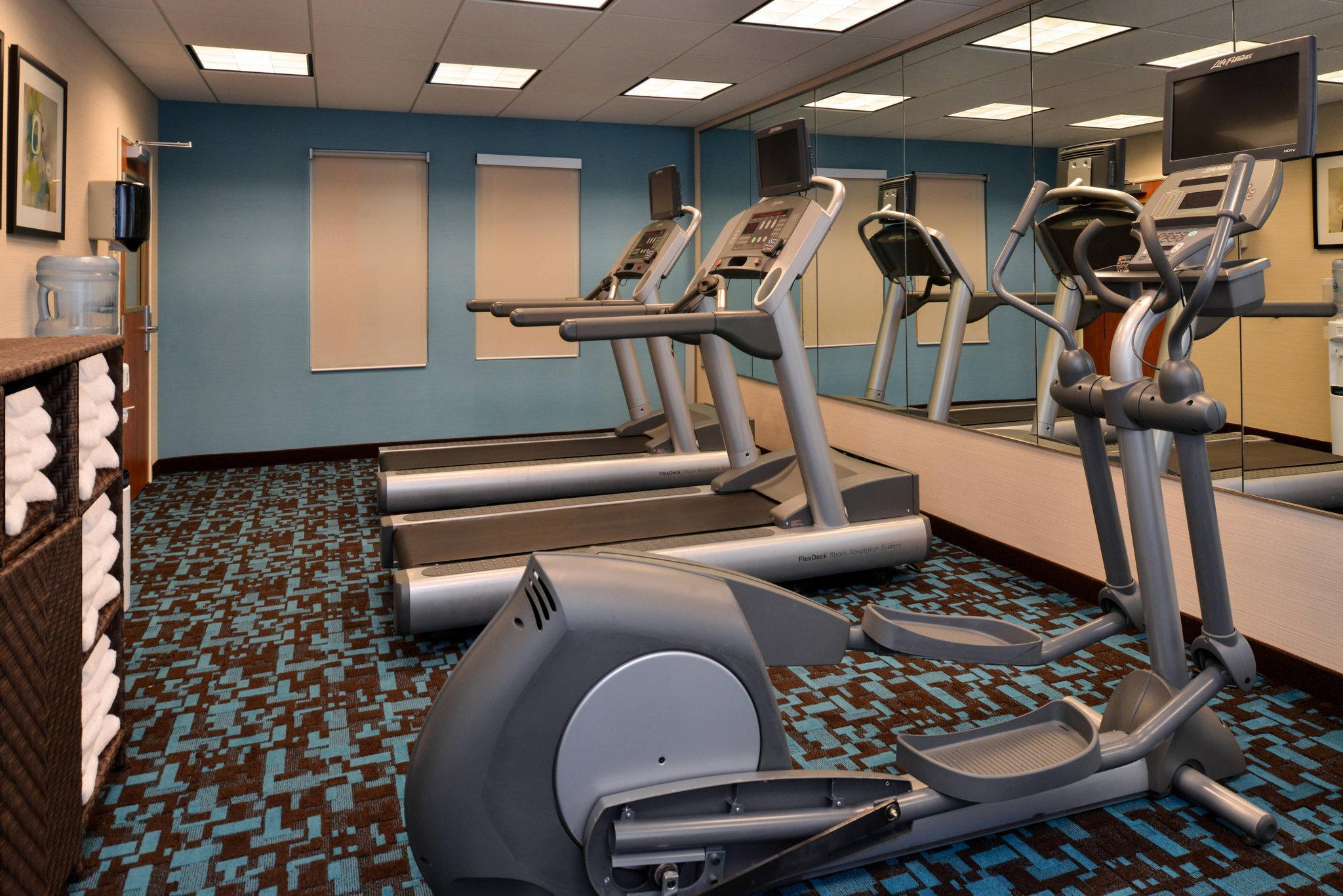 フェアフィールド イン & スイーツ バイ マリオット フォート ウェイン 写真