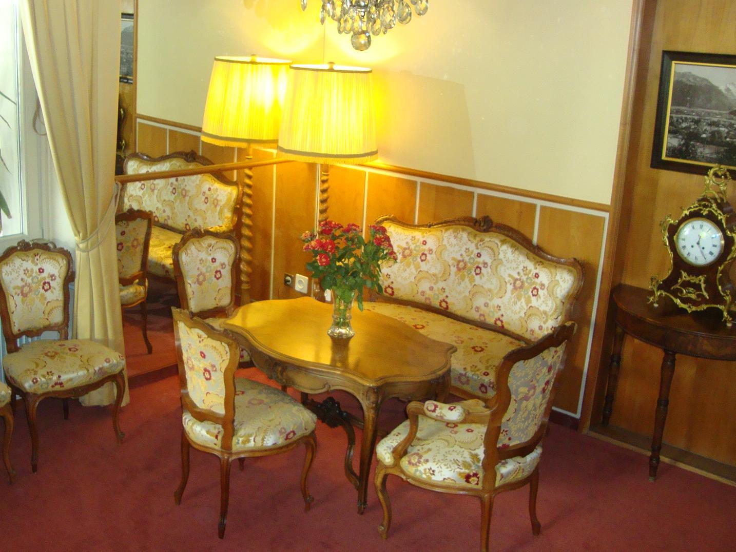 ホテル ドゥ ラ ペ インターラーケン 写真