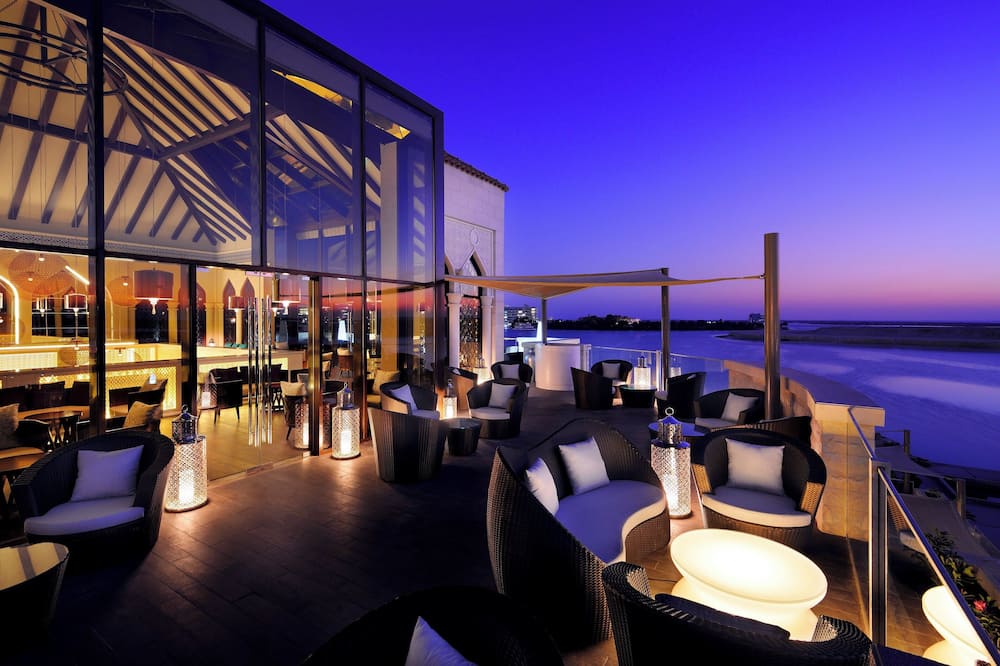 インターコンチネンタル アブダビ バイ IHG 写真