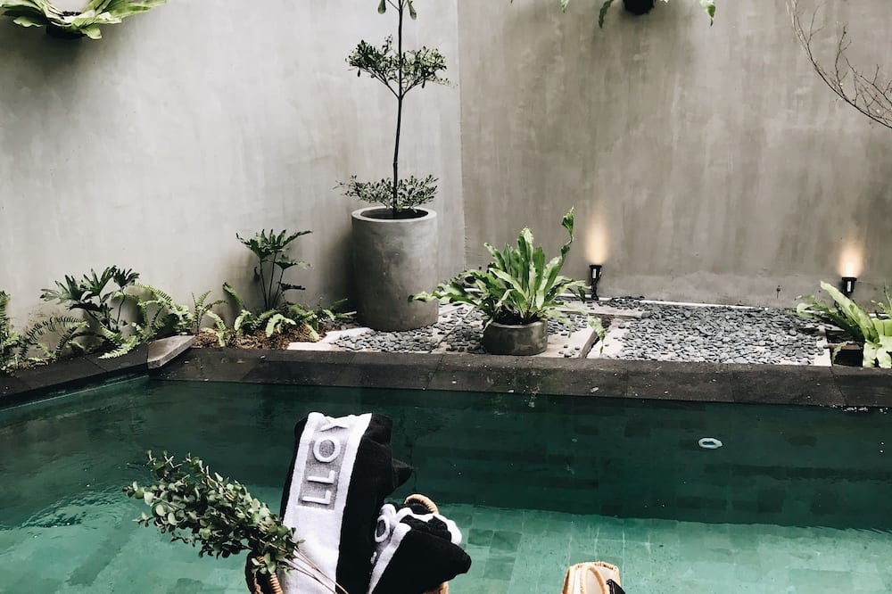 ロイズ イン バリ 写真