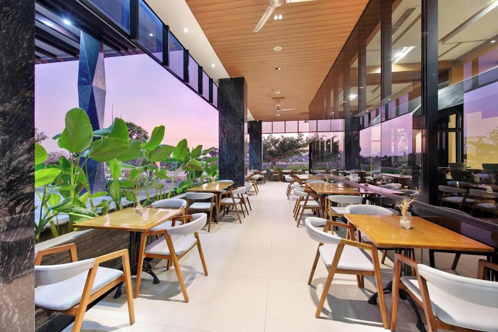 ハーパー クパン バイ アストン 写真