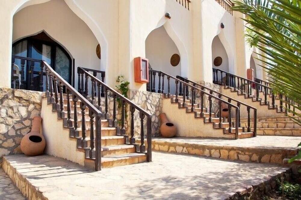 The Bedouin Moon 写真