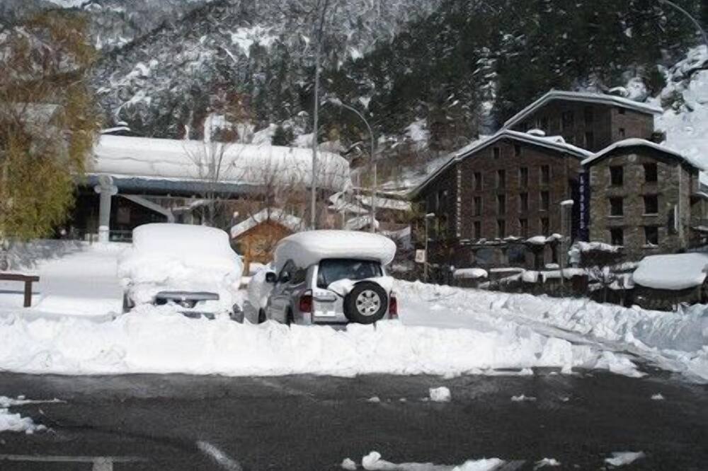 ホテル モンターネ 写真