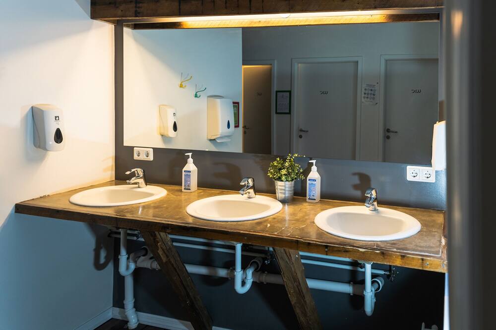 アークレイリ バックパッカーズ 写真