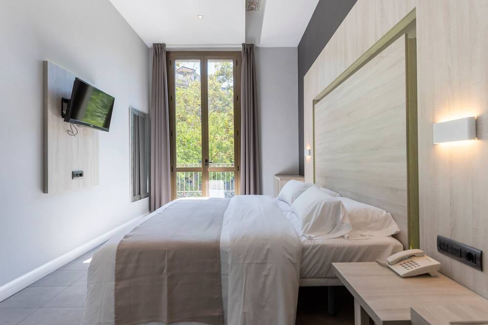 プラザ ゴヤ ルームズ 写真