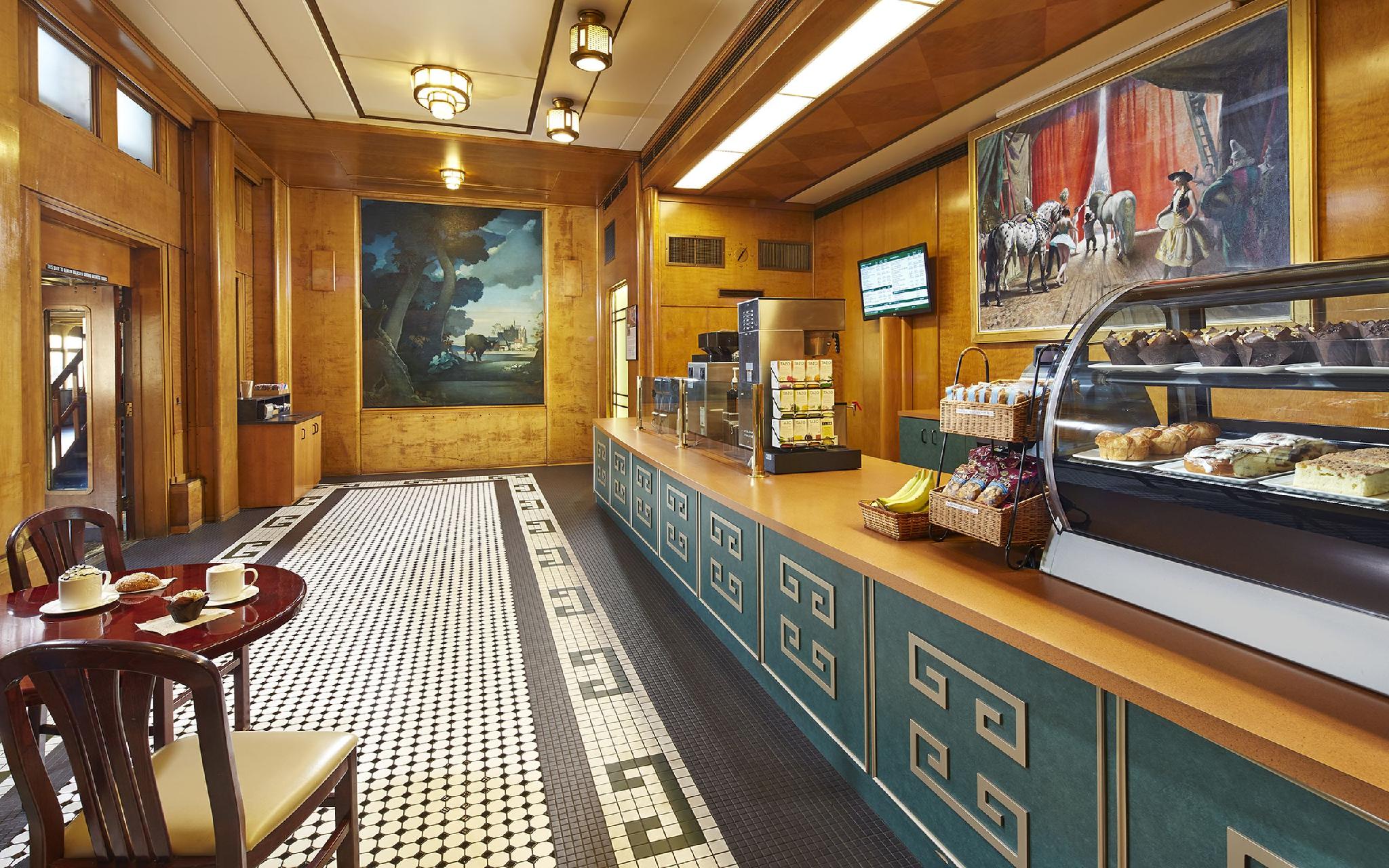 ザ クイーン メリー ホテル 写真