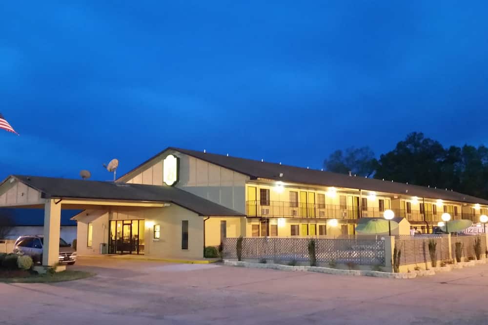 スーパー 8 バイ ウィンダム クラークスビル アーカンソー 写真