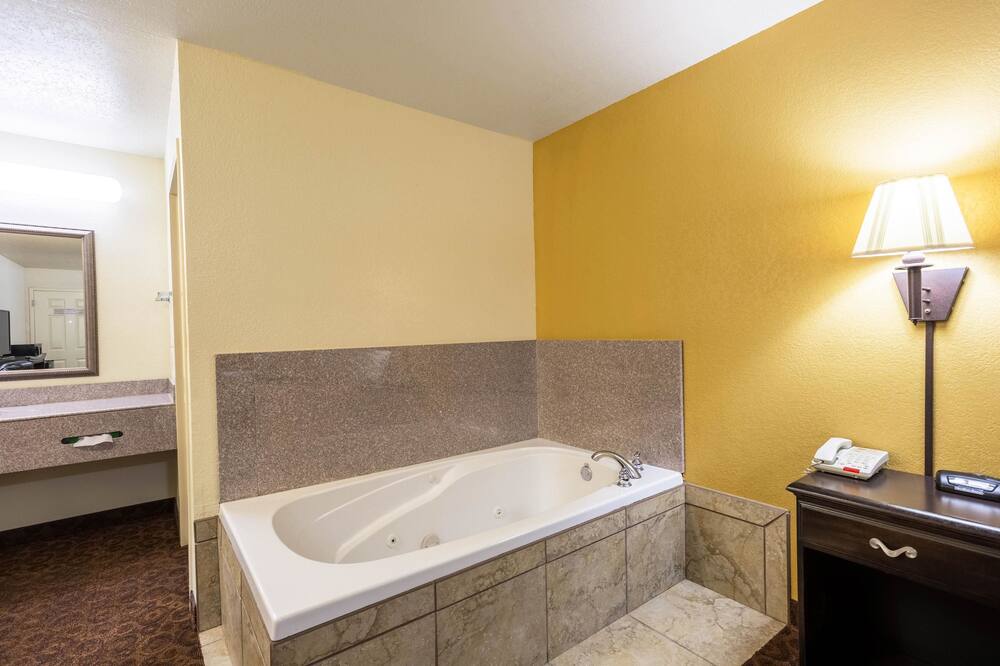 エコノ ロッジ イン & スイーツ サーシー 写真