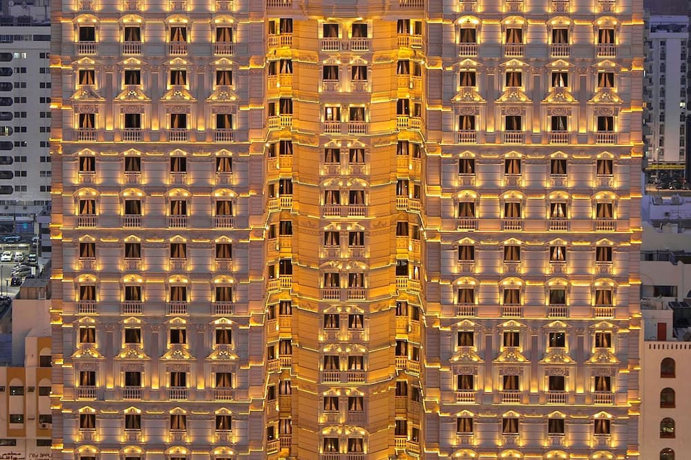 ロイヤル ローズ アブダビ キュリオ コレクション バイ ヒルトン アフィリエイテッド ホテル 写真