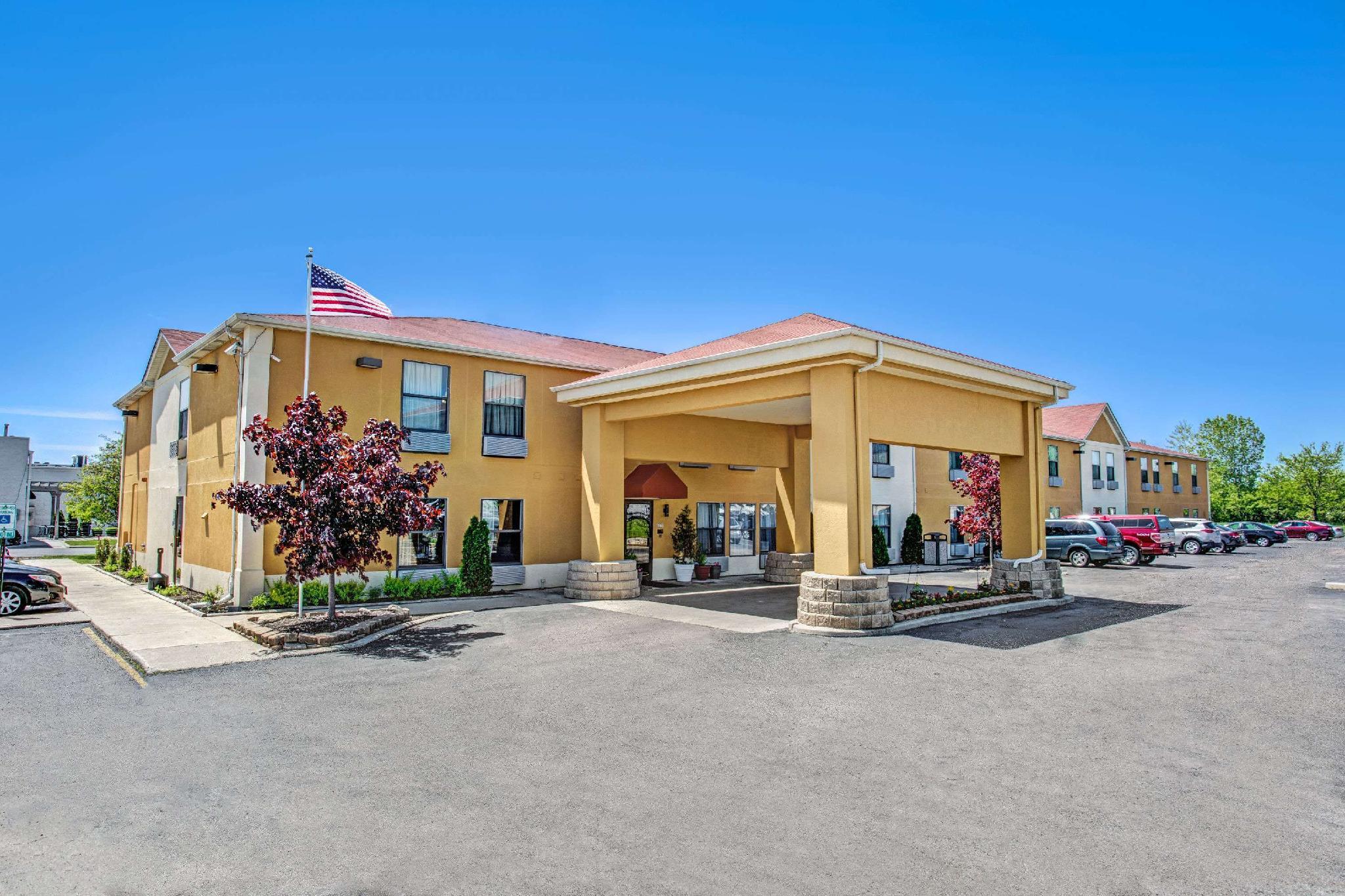 デイズ イン バイ ウィンダム グレート レイクス ネイバル ベース 写真