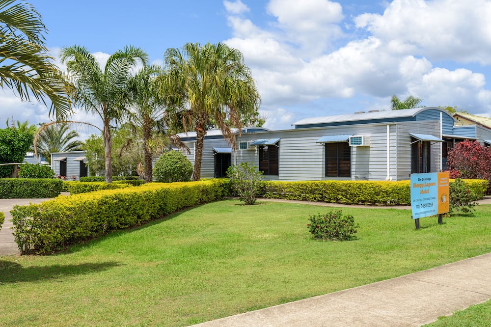 ティン キャン ベイズ スリーピー ラグーン モーテル 写真