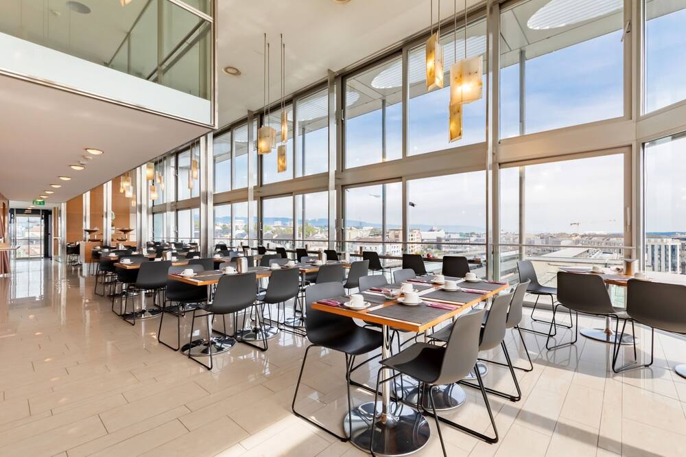 ホテル コルナヴァン 写真