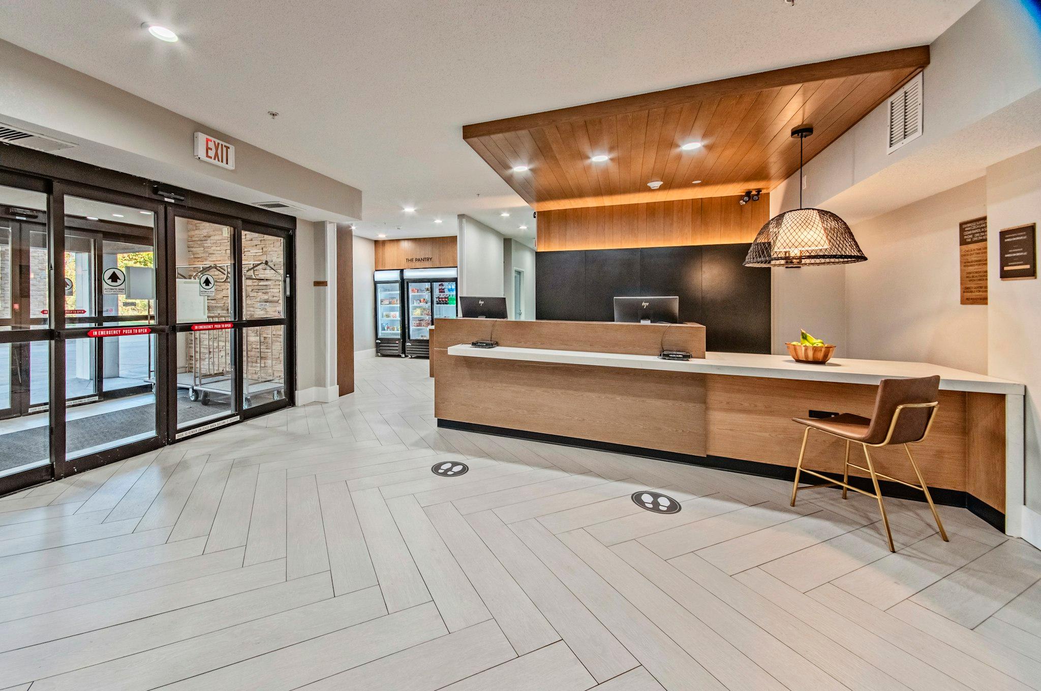 Staybridge Suites Cedar Rapids North by IHG 写真