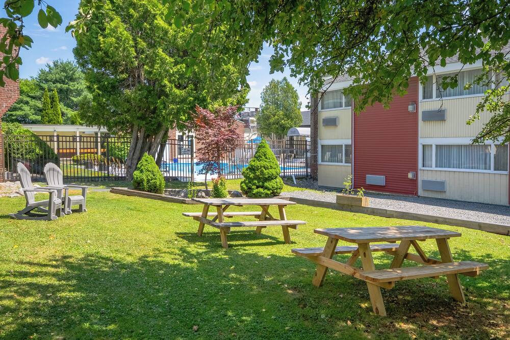 ファイアサイド イン & スイーツ ウォーターヴィル 写真