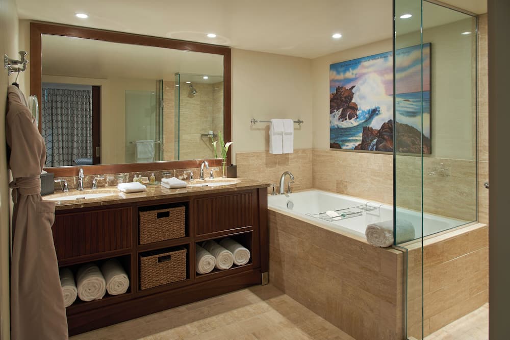 イン バイ ザ シー 写真