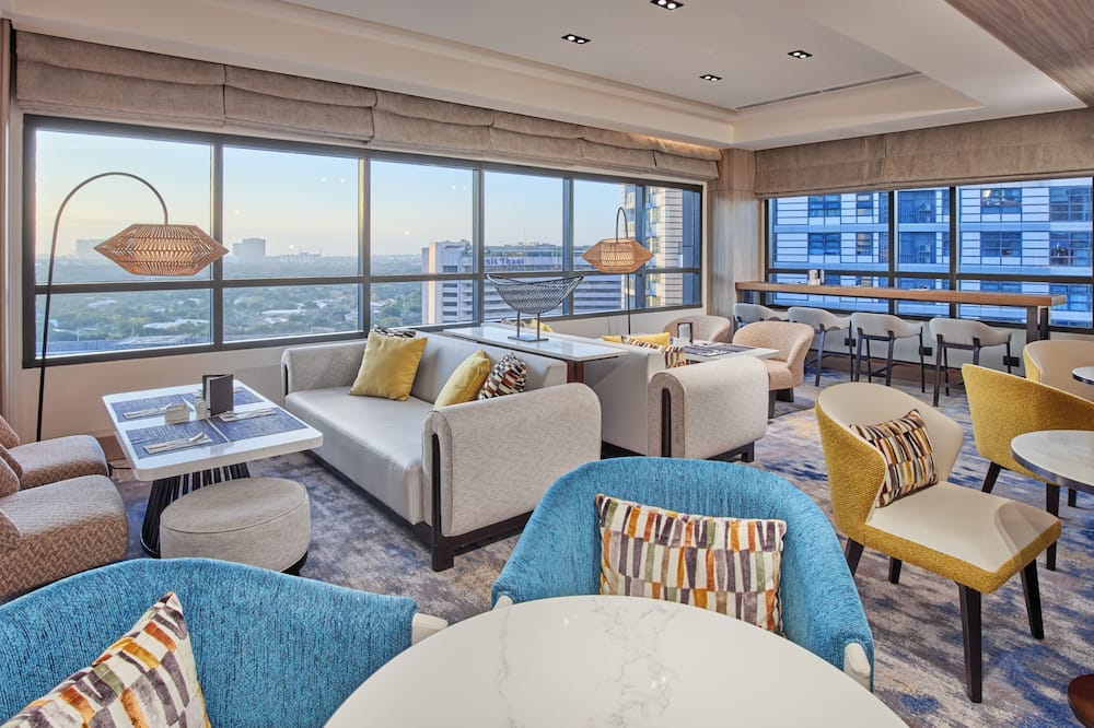 ホリデイ イン ＆ スイーツ マカティ バイ IHG 写真