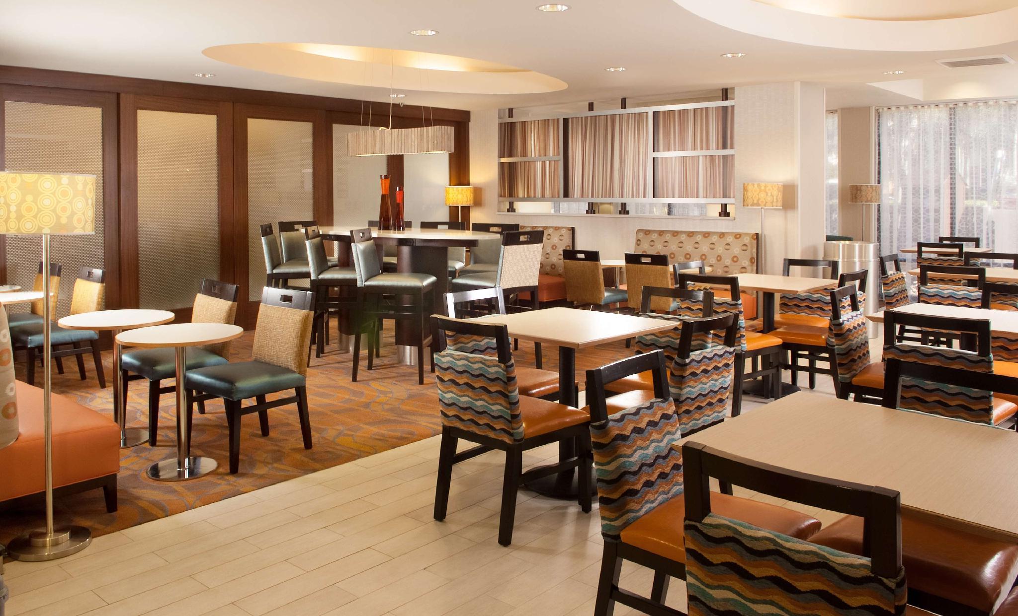 ハンプトン イン オーランド インターナショナル エアポート 写真