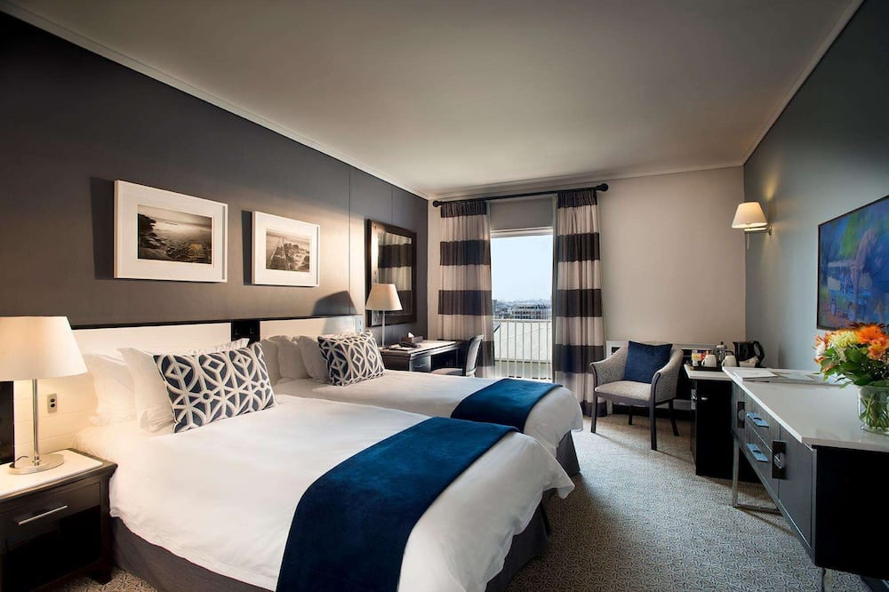 ザ コモドール ホテル 写真