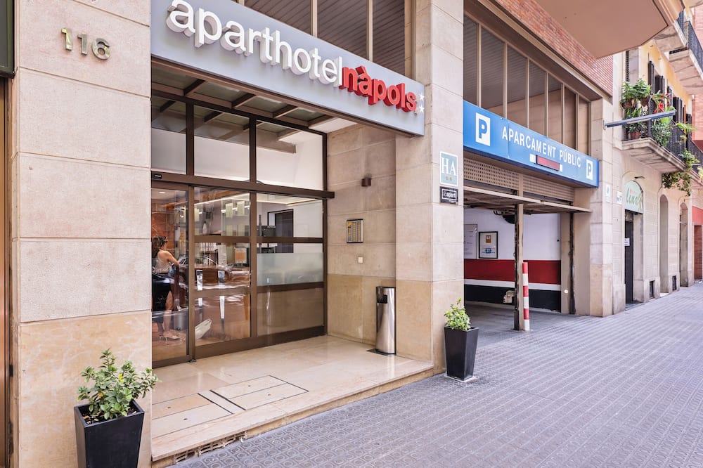 アパートホテル ナポルス 写真