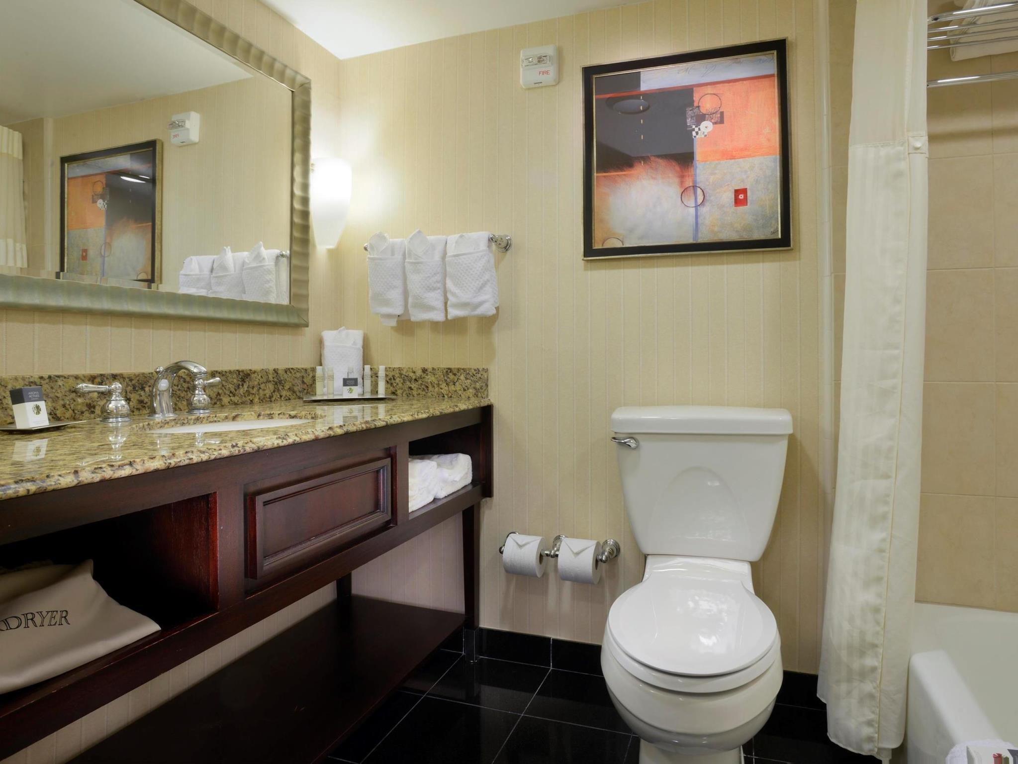 DoubleTree by Hilton Lafayette 写真