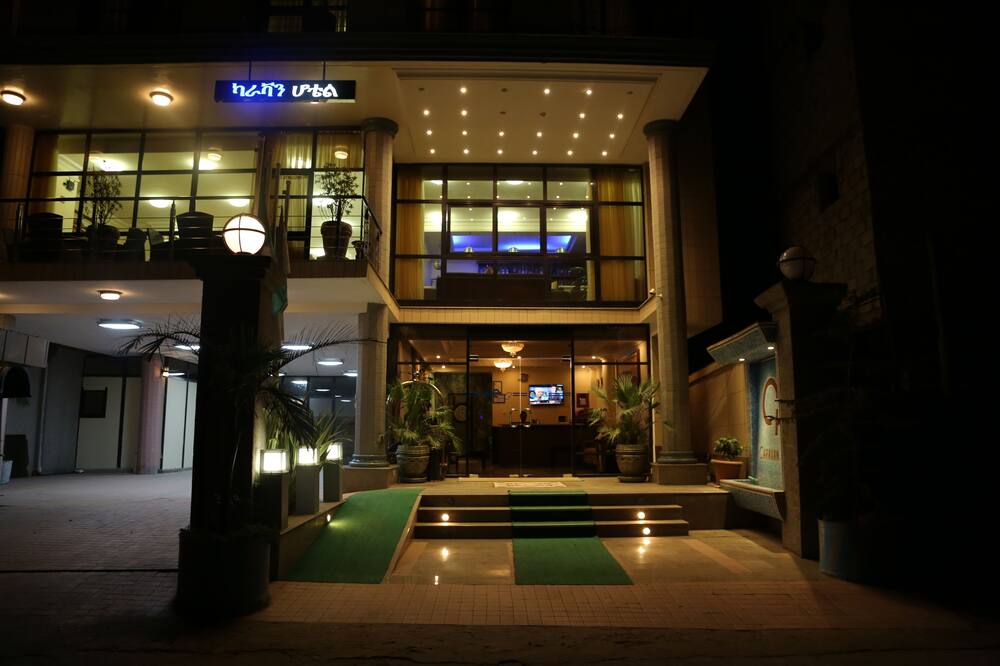 キャラバン ホテル 写真