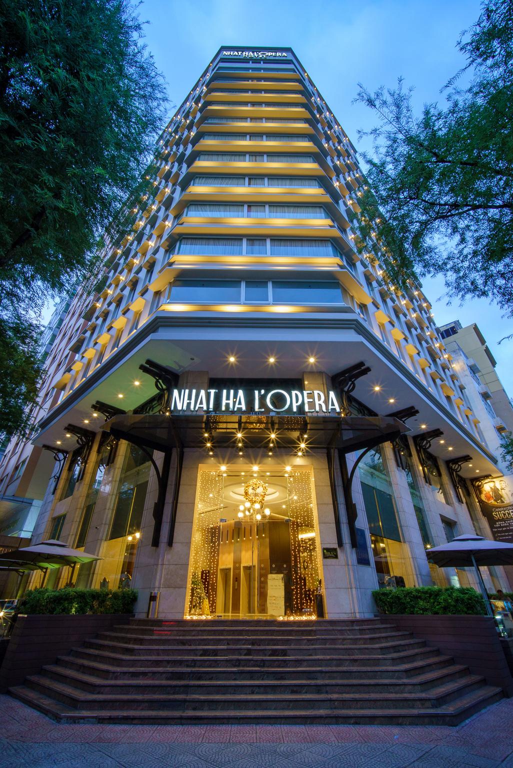 ニャット ハ ロペラ ホテル 写真