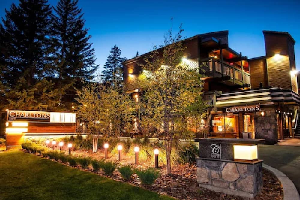 チャールトンズ バンフ 写真