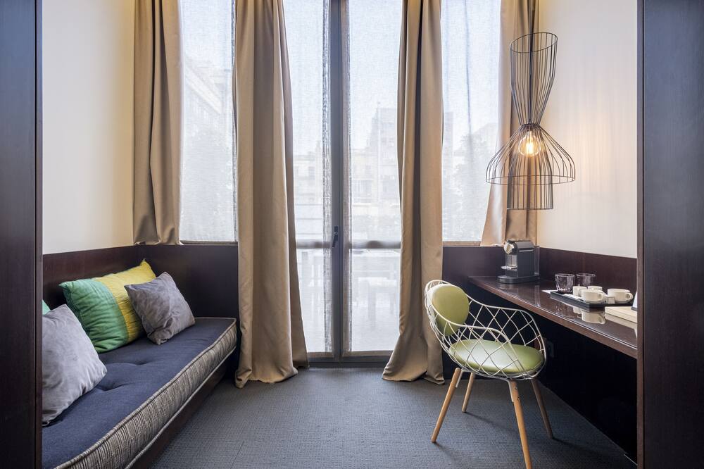 シックスティトゥー ホテル 写真