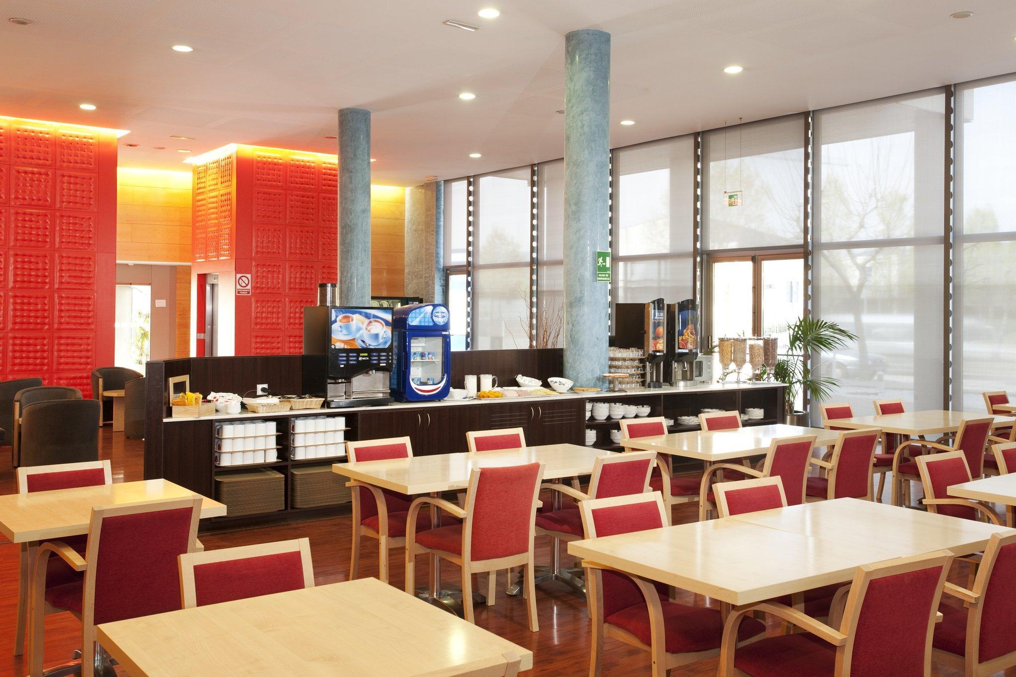 ホリデイ イン エクスプレス モリンス デ レイ バイ IHG 写真