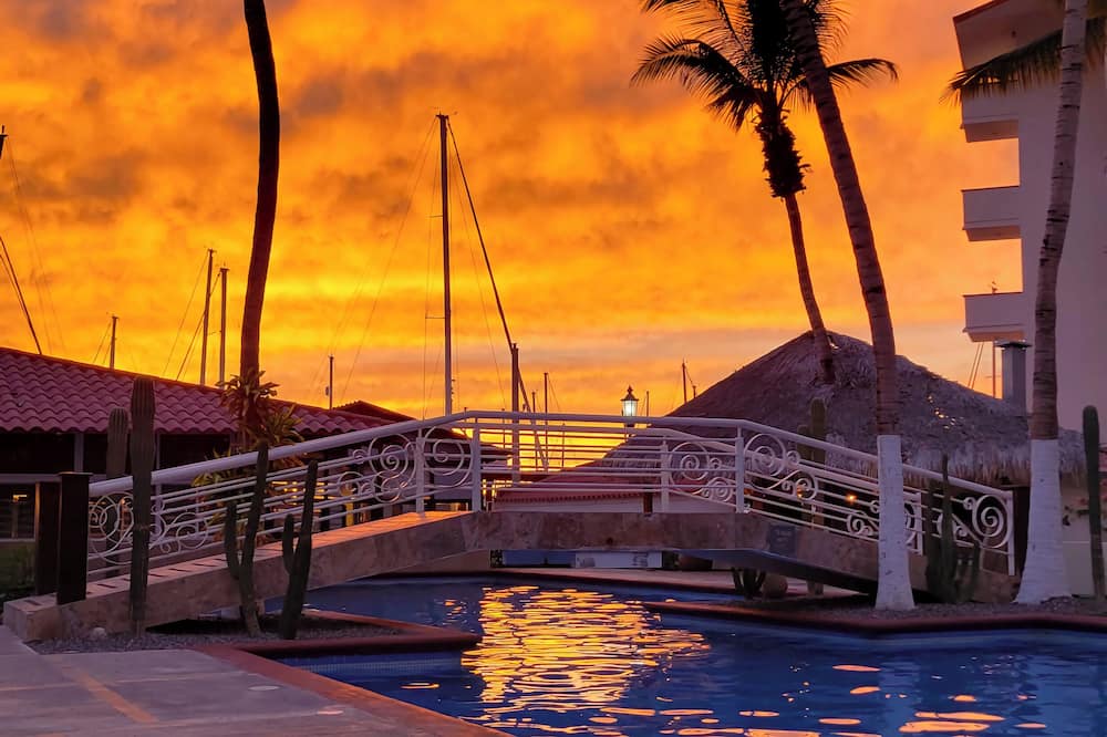 The Marine Waterfront Hotel 写真