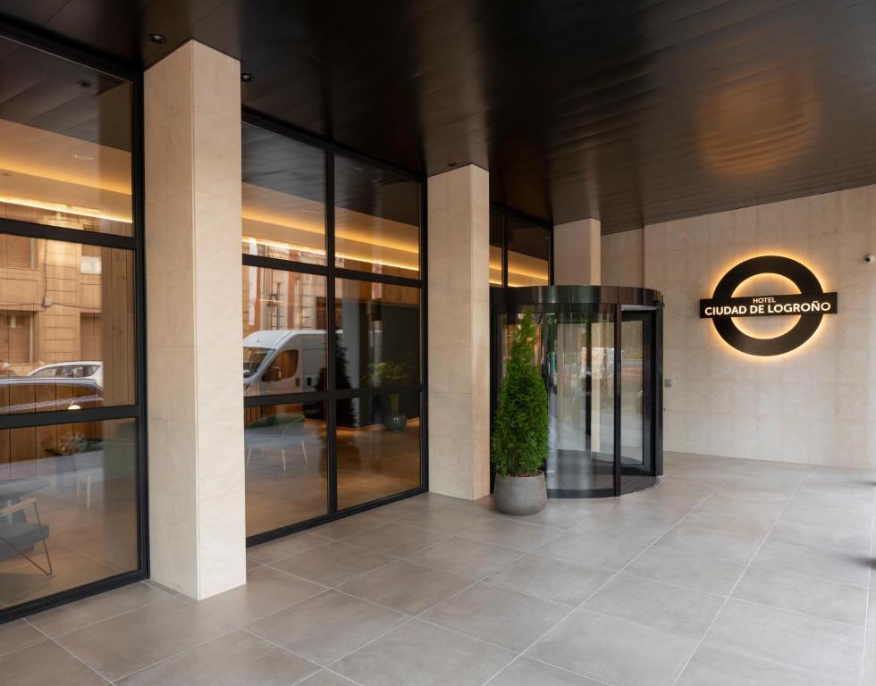 Hotel Ciudad de Logrono. 写真