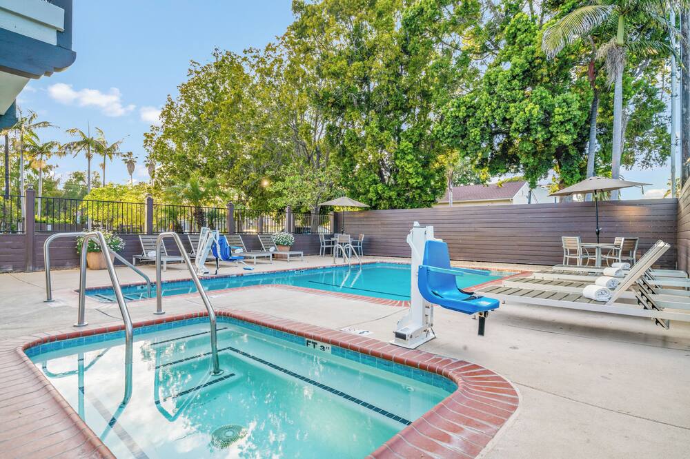 アバニア イン オブ サンタ バーバラ 写真