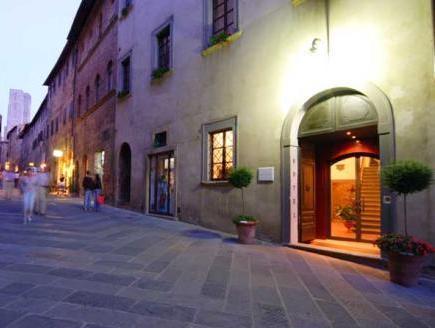 ホテル ランティコ ポッツォ 写真