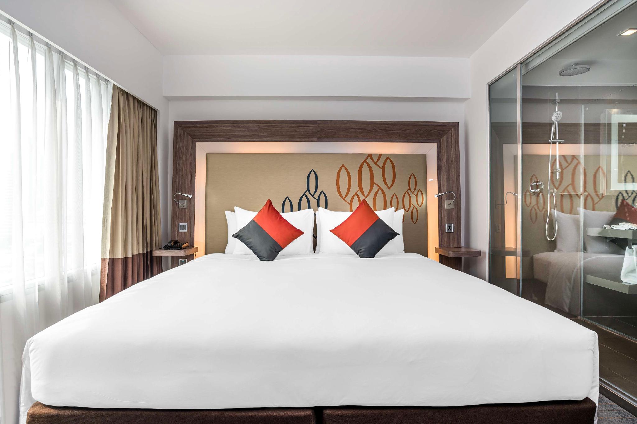 ヒルトン ガーデン イン バンコク シーロム 写真