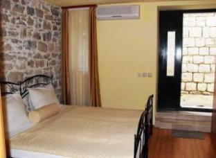 オーセンティック ラグジュアリー ルームス 写真