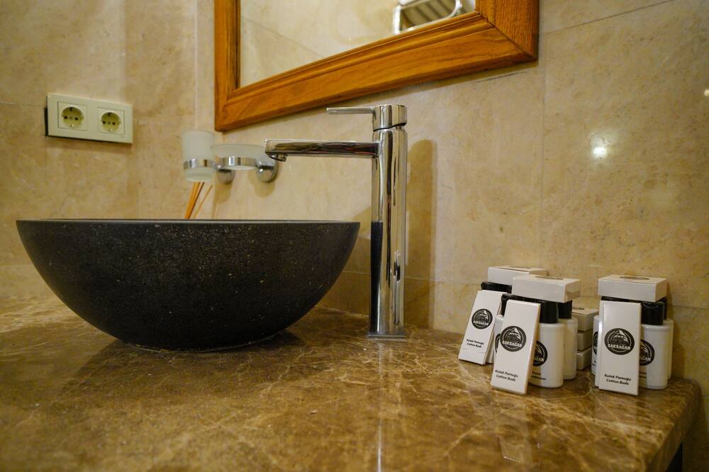 ケーブ ホテル サクサガン 写真