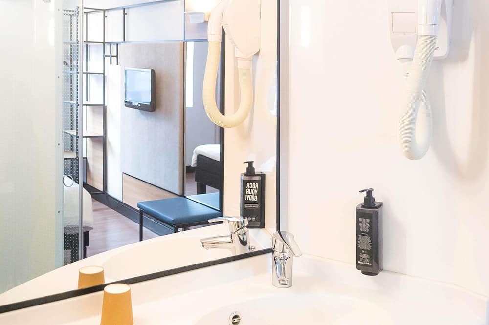 イビス パリ CDG エアポート 写真