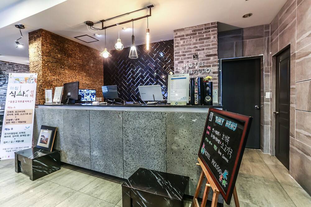 ピカソ ホテル 写真