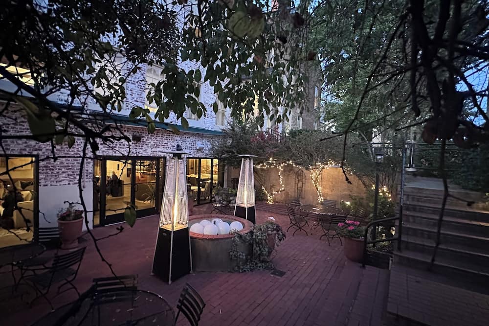 アイアンクラッド イン & バーボン ルーム 写真