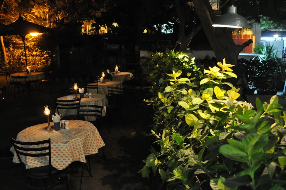 ホテル アーヤ ニワス 写真