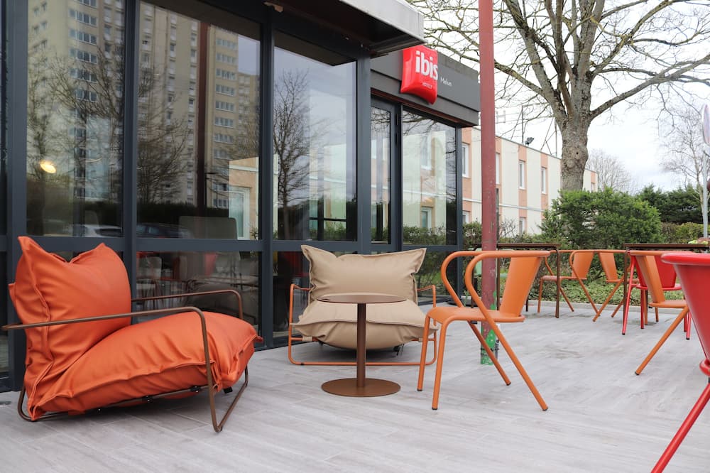 イビス メルン 写真